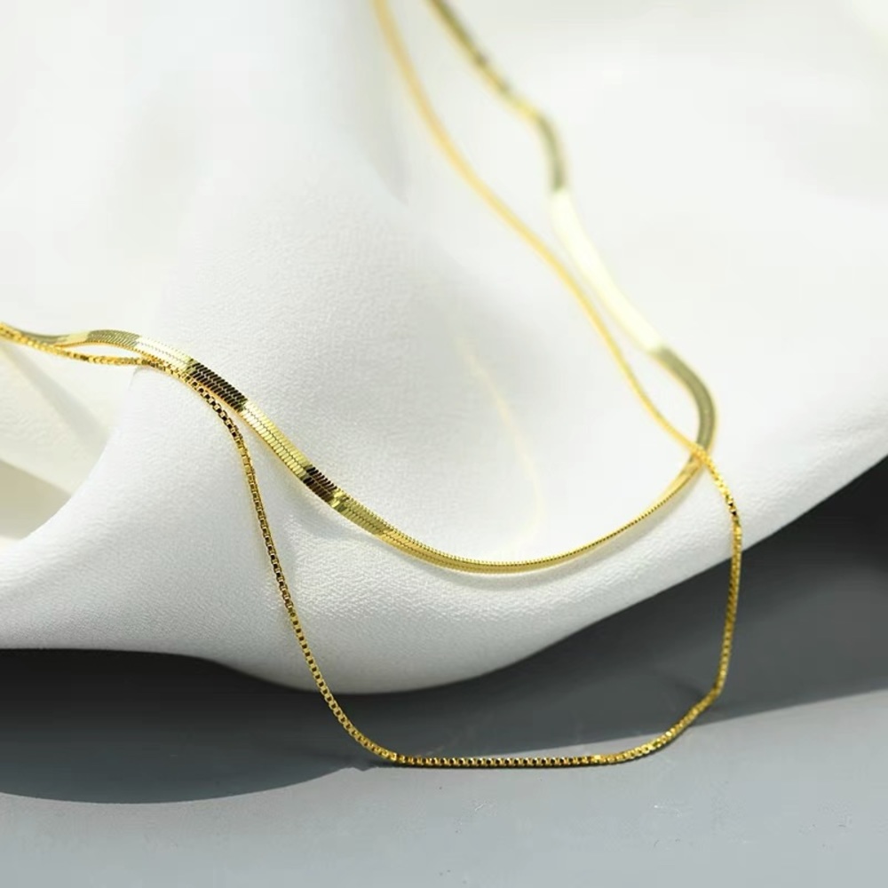One-Piece Gold Necklace - Picture 5 of 12